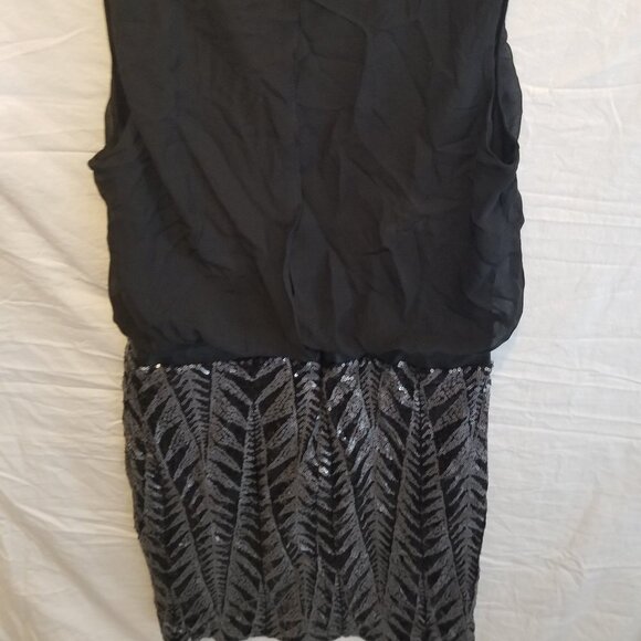 GUESS Sparkly Blouse and Sequin Dress Size 6 NWT - Picture 2 of 4